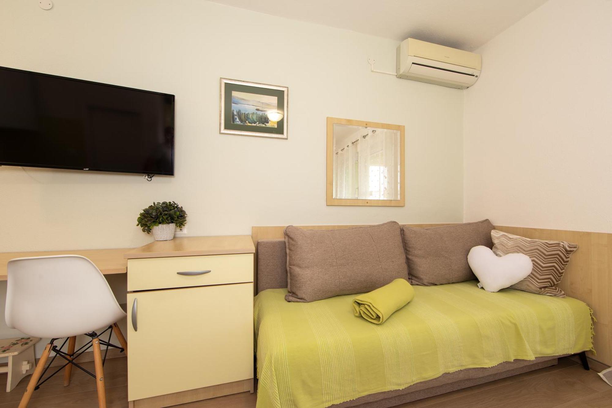 Rooms & Apartments Villa Anka Tucepi Ngoại thất bức ảnh
